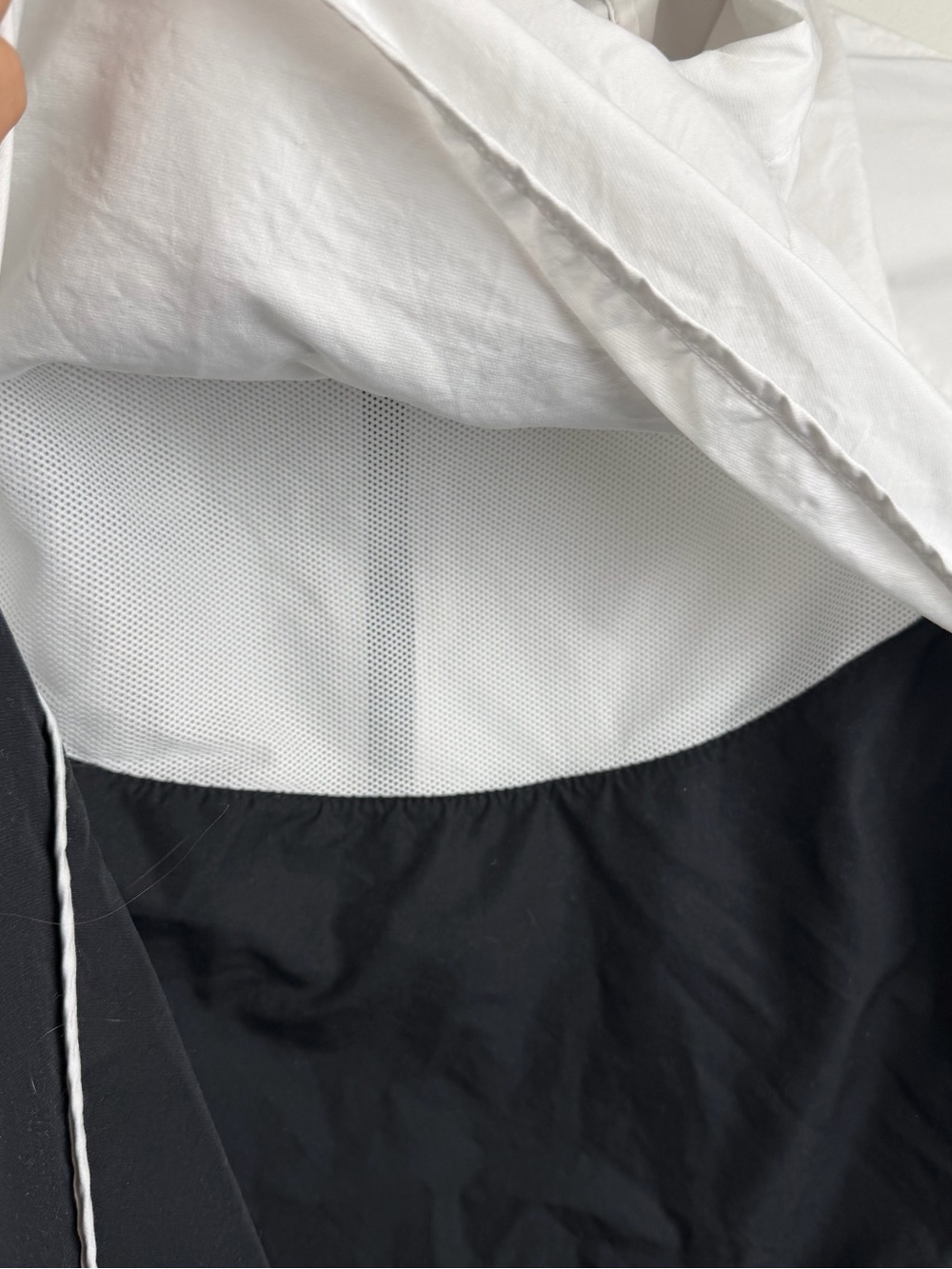 Nike Women’s Black / White Full Zip Hooded Side Pockets Windrunner Jacket Sz XS - Picture 5 of 12